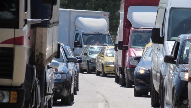 3-километровая колонна автомобилей образовалась на болгарском КПП „Кулата”