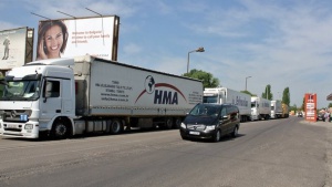 12-километровая очередь из грузовиков образовалась на КПП "Капитан-Андреево"