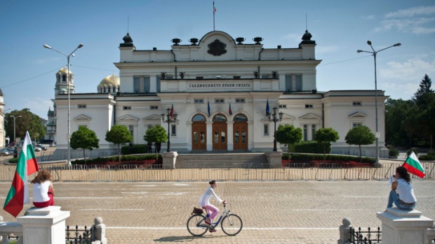 Рейтинг правительства Болгарии упал до рекордно низкого уровня