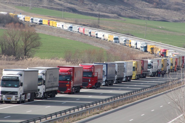 В Болгарии снова будет приостановлено движение грузовиков на автомагистралях по выходным