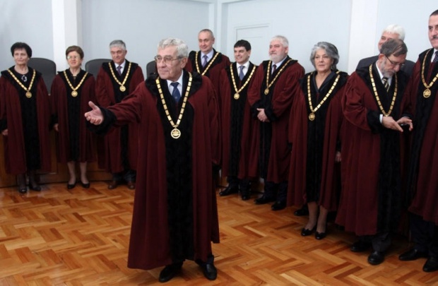 Конституционный суд Болгарии вычеркнул три из шести вопросов референдума