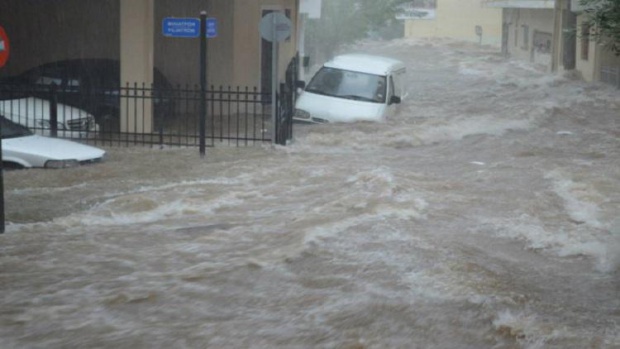 В Греции сильные дожди и ураганные ветры вызвали наводнение, погибли 3 человека