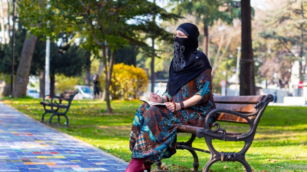 В Болгарии принят закон о запрете на ношение паранджи в общественных местах