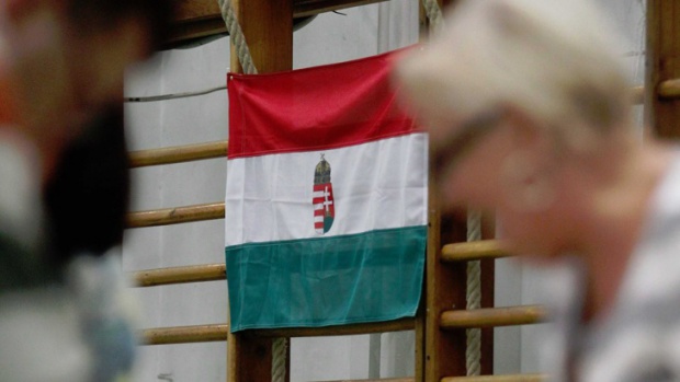 Референдум в Венгрии оказался под угрозой срыва - явка оказалась ниже требуемых 50%