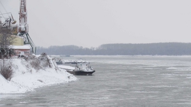 Из-за льда прекращено движение судов на Дунае