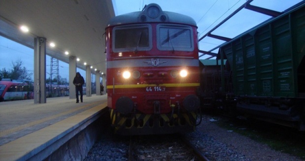 Ж/д оператор Болгарии прекратил движение нескольких поездов из-за проблем с локомотивами
