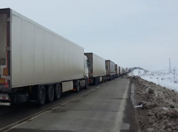 На 15 км растянулась колонна грузовиков на КПП "Капитан-Андреево" на границе Болгарии с Турцией