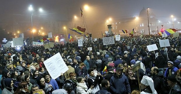 Парламент Румынии отменил поправки об освобождении коррупционеров