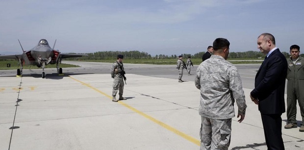 В Болгарию прибыли два истребителя ВВС США F-35