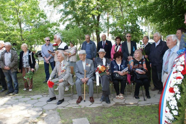 В болгарском Пазарджике возложили цветы к памятнику на Братской могиле воинов