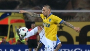 В Болгарии защитник ФК "Верея" выпил пиво во время игры и спас команду от поражения