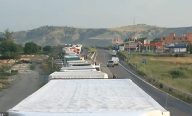 Очереди грузовиков образовались на КПП "Кулата" в результате арестов таможенников в Болгарии