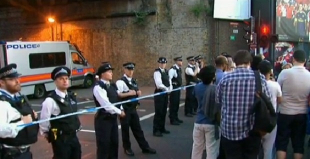 В Лондоне один человек погиб, около 10 пострадали во время наезда автофургона на пешеходов