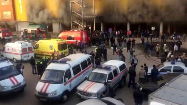 3 000 человек  эвакуированы в результате пожара в торговом комплексе в Москве