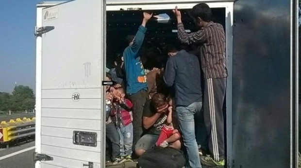 В Сербии обнаружили мигрантов в болгарском грузовике