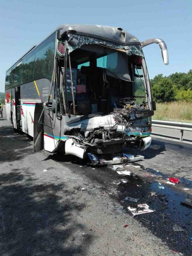 На АМ "Фракия" в Болгарии автобус попал в ДТП, есть жертвы