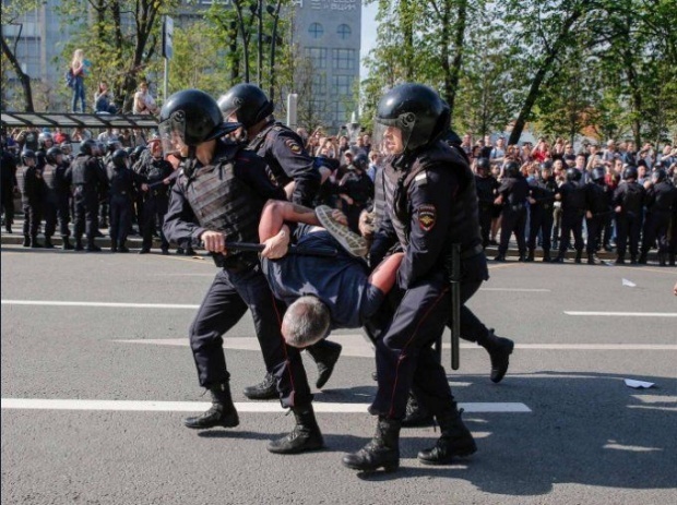 ЕС осудил реакцию властей России на акции протеста 5 мая