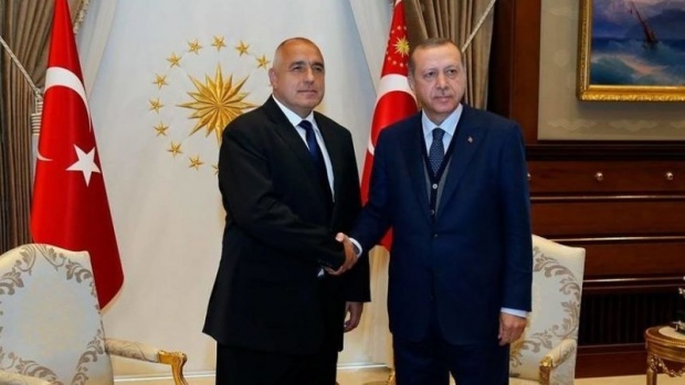 Премьер Болгарии поздравил президента Турции с победой на выборах и пообещал предоставить деньги ЕС для мигрантов