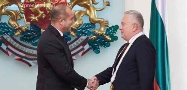 Президент Болгарии наградил посла Грузии орденом "Мадарского всадника"
