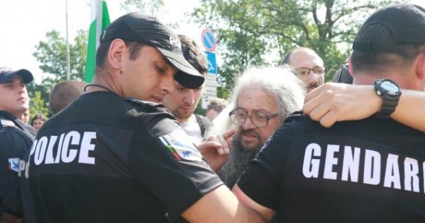 Болгарский диссидент Николай Колев и его сторонники снова протестовали перед НС Болгарии