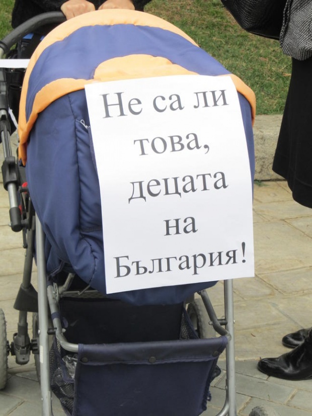 Протесты матерей детей-инвалидов против вице-премьера Болгарии не стихают восьмой день