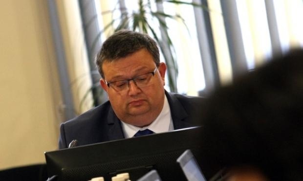 Главный прокурор Болгарии потребовал снять иммунитет с шести депутатов