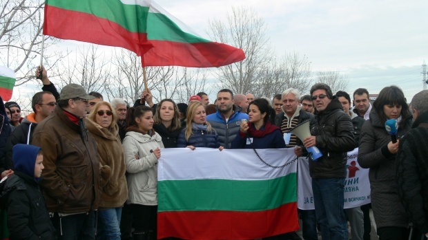 В ряде городов Болгарии проходят протесты, дороги заблокированы
