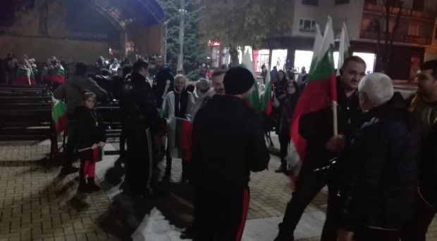 Протестующие граждане Болгарии снова перекрыли дороги