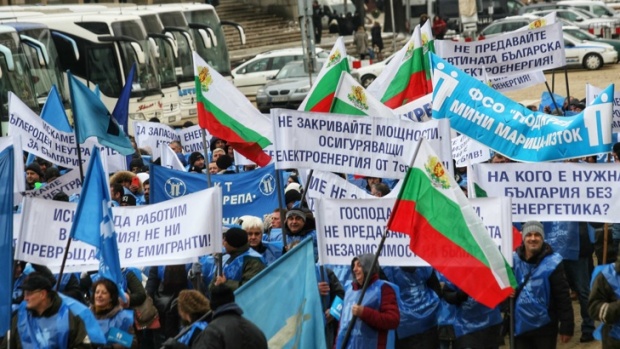 Шахтеры, металлурги, химики и энергетики протестуют в столице Болгарии