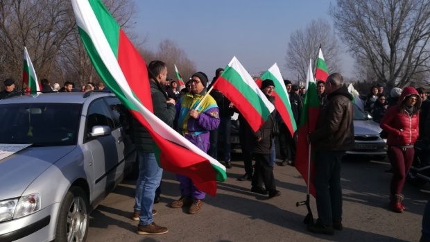 Протестующие жители болгарского Благоевграда попытались перекрыть дорогу E-79