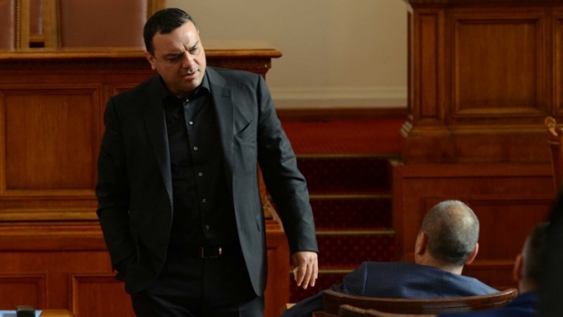 Экс- министр транспорта Болгарии Ивайло Московски ушел в отставку с поста депутата