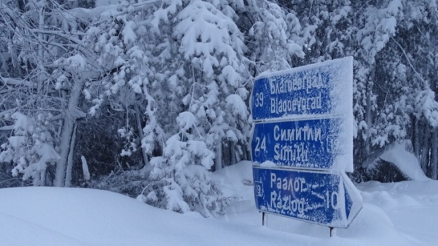 Обстановка на дорогах в Южной и Западной Болгарии остается сложной из-за снега