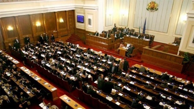 НС Болгарии приняло отставку министра юстиции на фоне скандала с недвижимостью