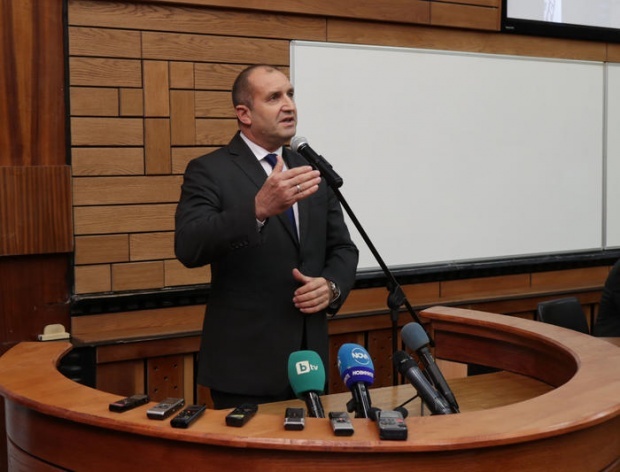 Президент Болгарии освободил Иво Христова по его просьбе от должности главы президентской администрации