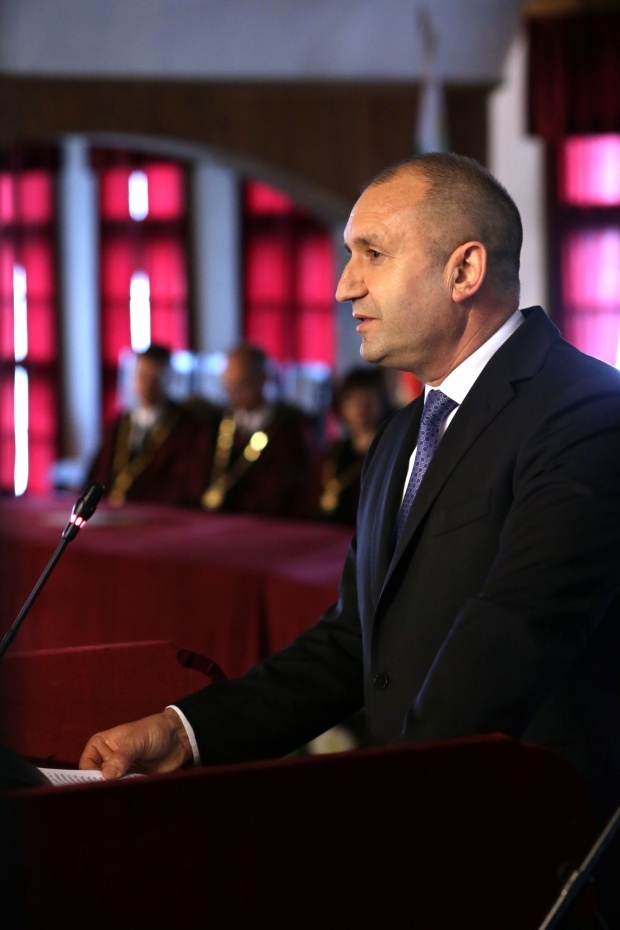 Президент Болгарии будет присутствовать на церемонии инаугурации новоизбранного главы македонского государства