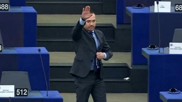 Открыта процедура против болгарского евродепутата Джамбазки из-за нацистского приветствия