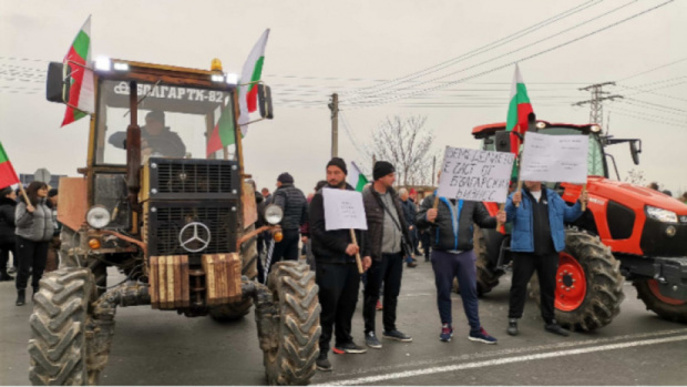 Протестующие сельхозпроизводители перекрыли ключевую трассу в Южной Болгарии
