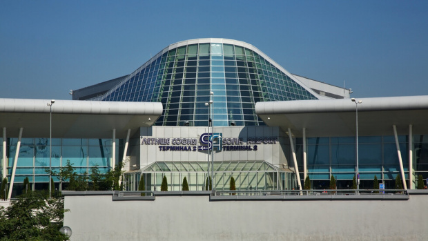 Открывают аэропорт Софии для встречающих и провожающих