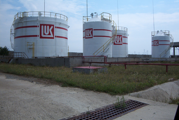 Болгарии разрешили экспорт продуктов из российской нефти в Украину
