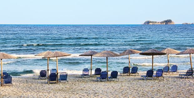 Цены на зонты и лежаки на болгарских черноморских пляжах остались на уровне прошлого лета