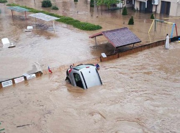 Два человека погибли, трое разыскиваются после наводнений в Царево