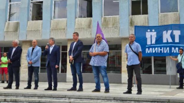 Работники крупнейшего болгарского энергетического комплекса вышли на акцию протеста