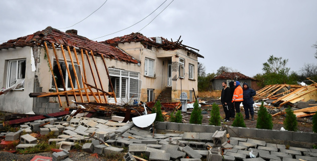 Сильная буря нанесла ущерб в нескольких районах страны