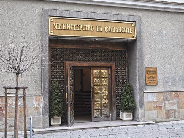 Перед введением евро компании и граждане активно вкладывают деньги в банки