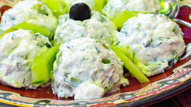 Болгарский салат "Снежанка" возглавил мировой рейтинг блюд с огурцом