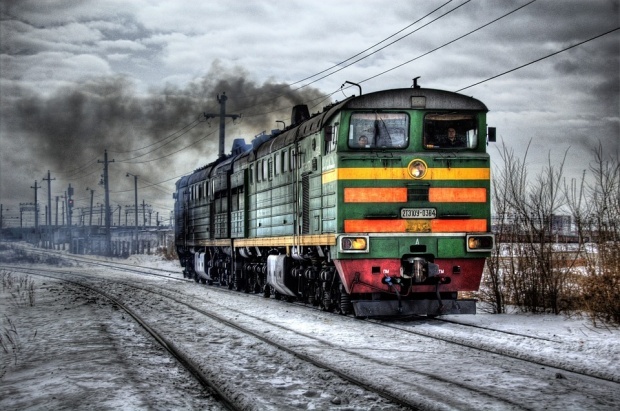 Поезд врезался в скальные массы в Пловдивской области Болгарии